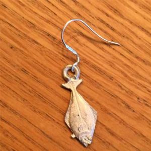 örhänge smycke liten hälleflundra örjansfiske arcticart